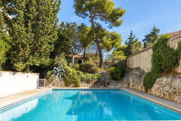Appartement T4 avec terrasse - VAUBAN-PERIER 13008