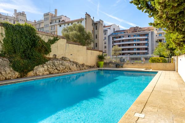 Appartement T4 avec terrasse - VAUBAN-PERIER 13008