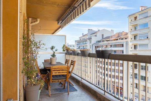 Appartement T4 avec terrasse - VAUBAN-PERIER 13008