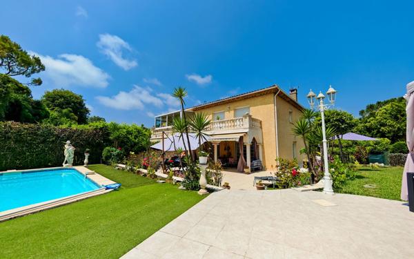 Maison à vendre    6 pièces • 131 m2 Villeneuve-Loubet