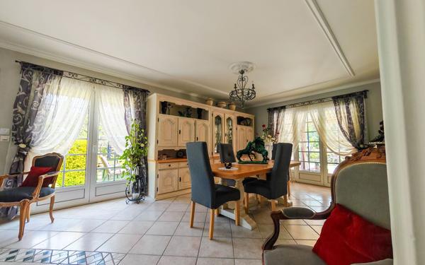 Maison à vendre    6 pièces • 131 m2 Villeneuve-Loubet