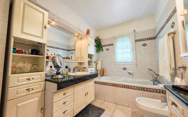 Maison à vendre    6 pièces • 131 m2 Villeneuve-Loubet