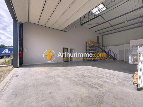 Vente Local commercial 936 m2 à Vaulx-Milieu