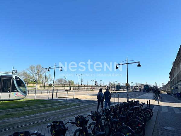 Salon de thé AVEC TERRASSEsur les QUAIS à Bordeaux