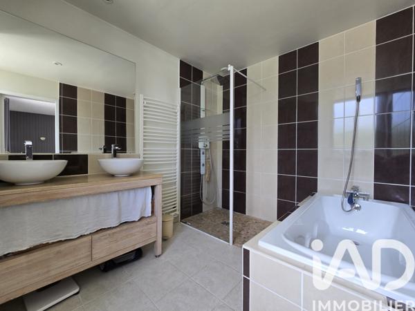Maison à vendre 9 pièces 208 m² Saint-Varent