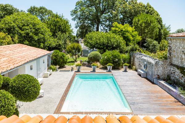 Bâtisse d’époque et de caractère en coeur de village