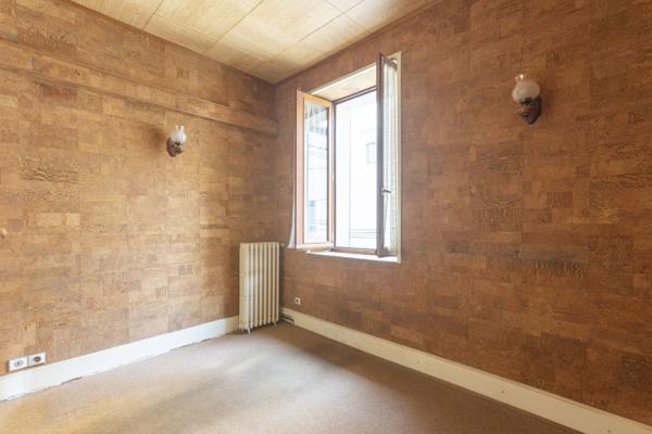 Maison de ville 110m², terrasse, garages et jardin - REF. VM443