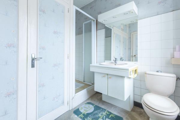 Maison de ville 110m², terrasse, garages et jardin - REF. VM443