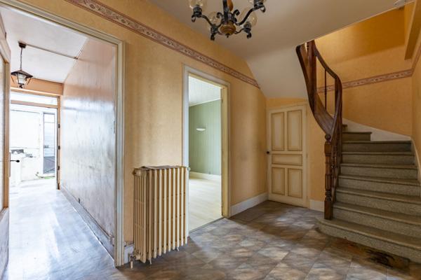 Maison de ville 110m², terrasse, garages et jardin - REF. VM443