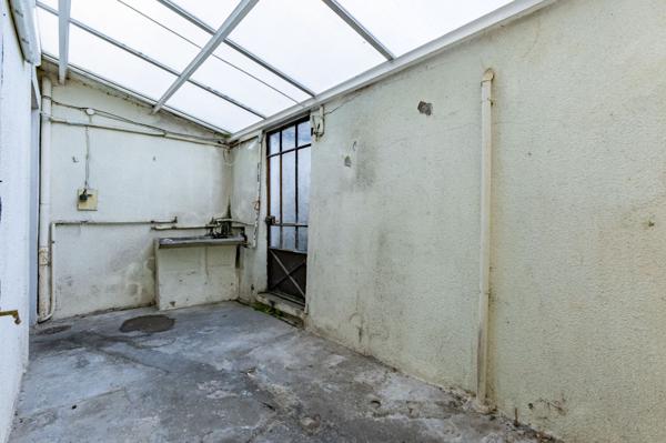 Maison de ville 110m², terrasse, garages et jardin - REF. VM443