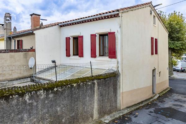 Maison de ville 110m², terrasse, garages et jardin - REF. VM443