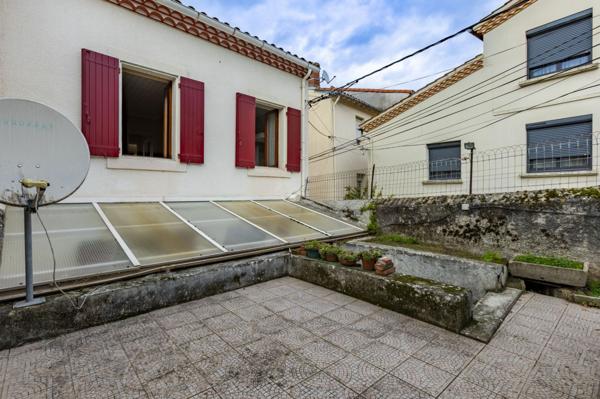 Maison de ville 110m², terrasse, garages et jardin - REF. VM443