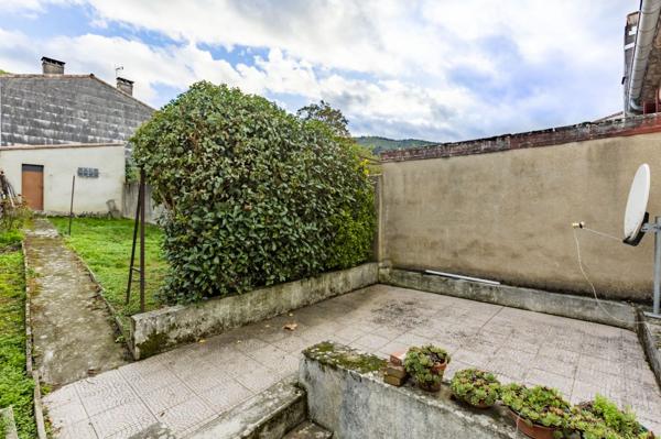 Maison de ville 110m², terrasse, garages et jardin - REF. VM443