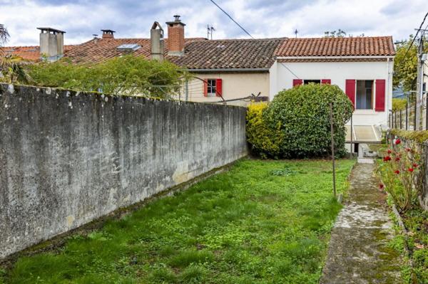 Maison de ville 110m², terrasse, garages et jardin - REF. VM443