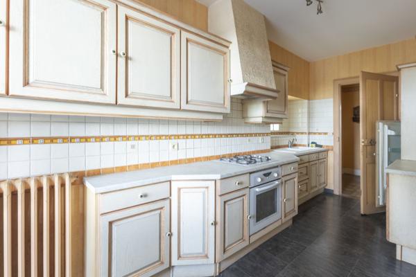 Maison de ville 110m², terrasse, garages et jardin - REF. VM443