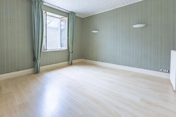 Maison de ville 110m², terrasse, garages et jardin - REF. VM443