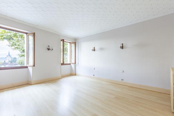Maison de ville 110m², terrasse, garages et jardin - REF. VM443