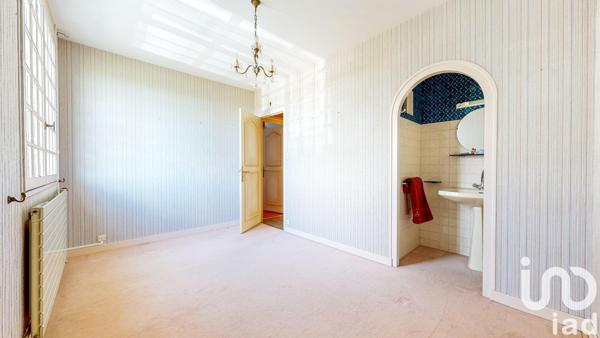 Maison traditionnelle 10 pièces de 130 m² à Mauges-sur-Loire (49410)