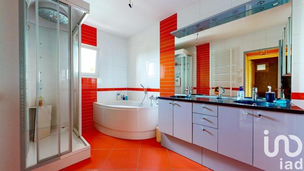 Maison traditionnelle 10 pièces de 130 m² à Mauges-sur-Loire (49410)