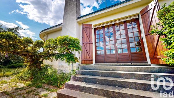 Maison traditionnelle 10 pièces de 130 m² à Mauges-sur-Loire (49410)