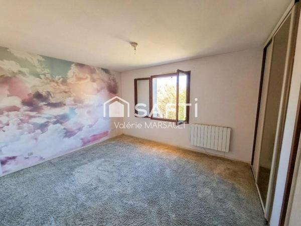 Maison familiale avec piscine et vie de plain-pied