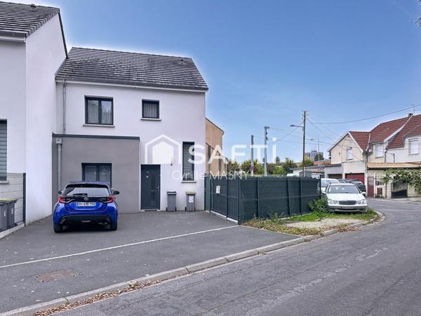 Maison récente, 3 chambres, jardin et stationnements — posez vos valises