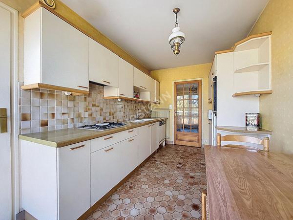 Nantes Hippodrome : En vente exclusive ! Dernier étage vue sur l'Hippodrome, T5 de 3 chambres, traversant, double terrasse, 2 parkings, cave, rare sur le secteur !