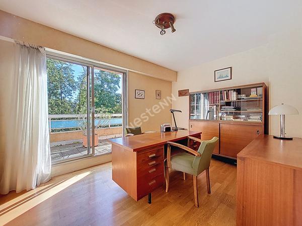 Nantes Hippodrome : En vente exclusive ! Dernier étage vue sur l'Hippodrome, T5 de 3 chambres, traversant, double terrasse, 2 parkings, cave, rare sur le secteur !