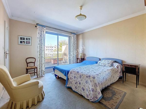 Nantes Hippodrome : En vente exclusive ! Dernier étage vue sur l'Hippodrome, T5 de 3 chambres, traversant, double terrasse, 2 parkings, cave, rare sur le secteur !