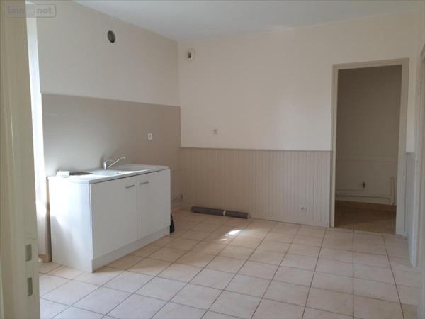 Maison restaurée à louer à Chaltrait dans la Marne (51130), ref : 51025-1085325