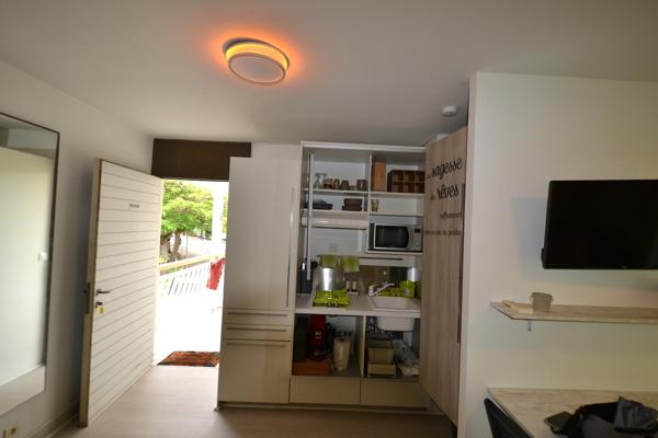 Studio beaux volumes emplacement privilégié meublé avec goût