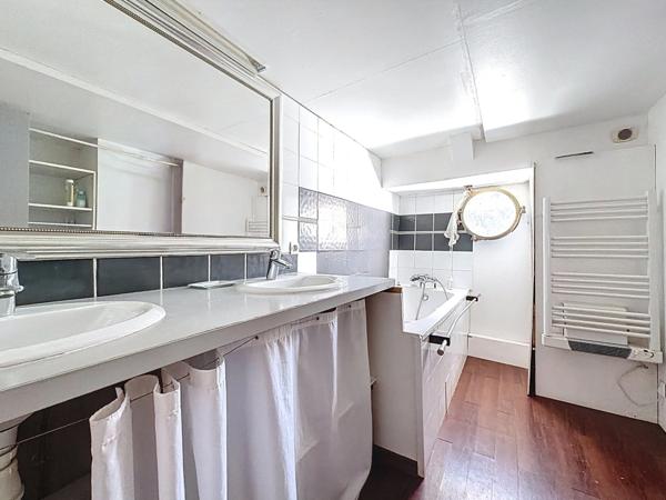 Péniche habitation - 5 chambres - 180 m² - Confluence - RP ou Locatif