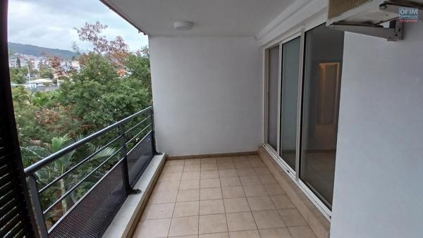 Grand T2/3 65m2 avec terrasse et parking - Sainte-Clotilde - Proche Boulevard Sud et Faculté