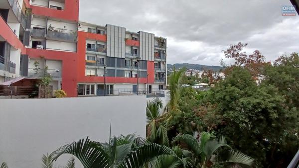 Grand T2/3 65m2 avec terrasse et parking - Sainte-Clotilde - Proche Boulevard Sud et Faculté