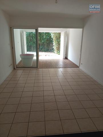 A VENDRE APPARTEMENT F2 EN REZ DE JARDIN DE 53.71 M2 DANS UNE RESIDENCE AVEC PISCINE AVEC VUE MONTAGNE A L ETANG SALE