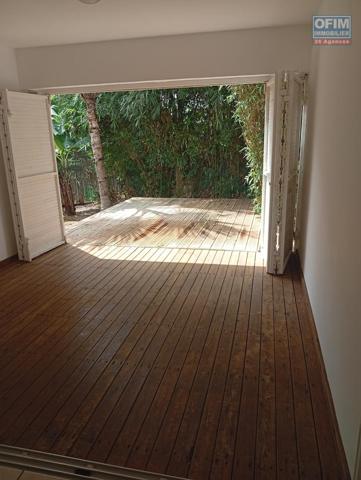 A VENDRE APPARTEMENT F2 EN REZ DE JARDIN DE 53.71 M2 DANS UNE RESIDENCE AVEC PISCINE AVEC VUE MONTAGNE A L ETANG SALE