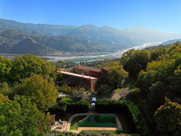 Le Broc (06510) Domaine historique, 26 ha, vue panoramique, piscine