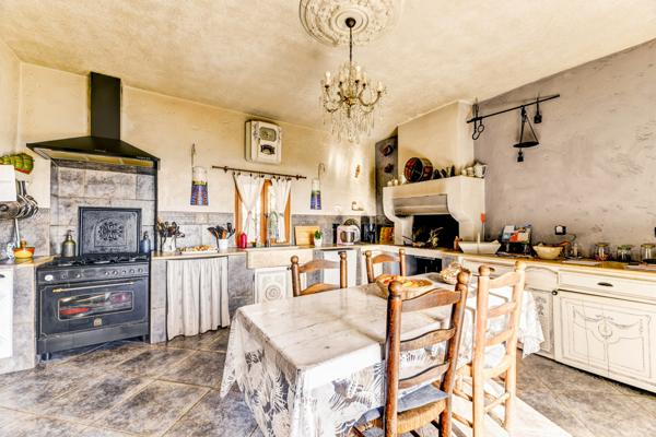 Le Broc (06510) Domaine historique, 26 ha, vue panoramique, piscine