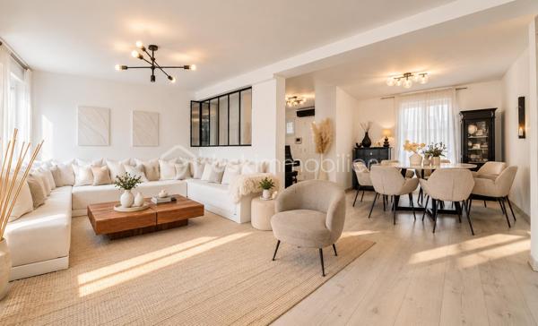 Idéalement située dans un environnement résidentiel calme et paisible, cette belle maison familiale d’environ 125 m² habitables,  édifiée sur un terrain de 460 m², offre de beaux volumes, une distribution fonctionnelle et de nombreux équipements pensés pour le confort de toute la famille.

Au rez-de-chaussée :

Une entrée accueillante avec placard dessert un agréable espace de vie composé :
* d’un lumineux salon avec cheminée encastrée fonctionnelle,
* d’une salle à manger conviviale,
* d’un bureau idéal pour le télétravail,
* d’une cuisine entièrement équipée avec îlot central et électroménager haut de gamme : lave-vaisselle Smeg, réfrigérateur américain LG, four Neff, plaque à induction avec hotte intégrée et robinet avec bouilloire intégrée,
* d’une salle d’eau moderne avec WC japonais.

À l’étage :

L’espace nuit se compose de quatre chambres confortables.

La suite parentale bénéficie d’un balcon, d’un dressing et d’une salle d’eau privative.

Trois autres chambres avec placards intégrés complètent cet étage, ainsi qu’une salle de bains avec baignoire et un WC japonais indépendant.

La maison dispose d’un sous-sol total offrant de nombreuses possibilités d’aménagement et de rangement :

* une buanderie avec point d’eau,
* une cuisine d’été,
* un vaste espace modulable selon vos envies : salle de cinéma, espace loisirs, dressing, atelier, bureau, cellier…,
* un garage permettant le stationnement de plusieurs véhicules.

Implantée sur une parcelle de 460 m², la maison profite d’un agréable jardin avec terrasse, espace barbecue et arbres fruitiers, idéal pour profiter des beaux jours en famille ou entre amis.

Une borne de recharge pour véhicule électrique est également installée dans l’allée.

Confort et équipements :

• VMC japonais
• Cheminée encastrée fonctionnelle avec système de diffusion de chaleur vers l’étage
• Cuisine entièrement équipée avec électroménager de qualité
• Nombreux rangements
• Borne de recharge pour véhicule électrique
• Sous-sol total offrant de multiples possibilités

La maison bénéficie d’un emplacement privilégié à proximité des commerces et supermarchés, à seulement quelques minutes à pied de la gare d’Épluches et de plusieurs lignes de bus.

Vous profiterez également de la proximité du parc de Maubuisson et de la Coulée verte, parfaits pour les promenades et les activités en plein air.

L’école des Bourseaux se situe à environ 900 mètres et le lycée Jean Perrin à environ 1 km.

L’accès aux principaux axes routiers, notamment la N184 et l’A15, est également rapide.

Une maison familiale généreuse, fonctionnelle et parfaitement pensée pour une vie confortable, offrant de beaux espaces de vie, quatre chambres, un sous-sol total et un agréable jardin. Un bien rare à découvrir sans tarder.