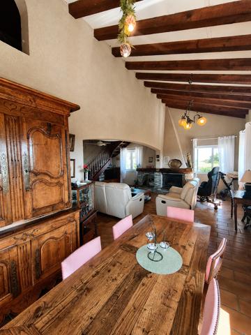 Maison familiale avec vue mer, jardin piscinable et fort potentiel