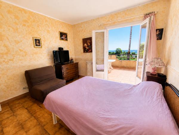 Maison familiale avec vue mer, jardin piscinable et fort potentiel