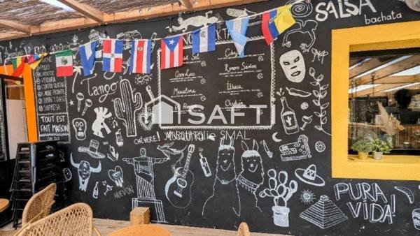 Cadre dépaysant en bord de canal, concept fort et exploitation performante.