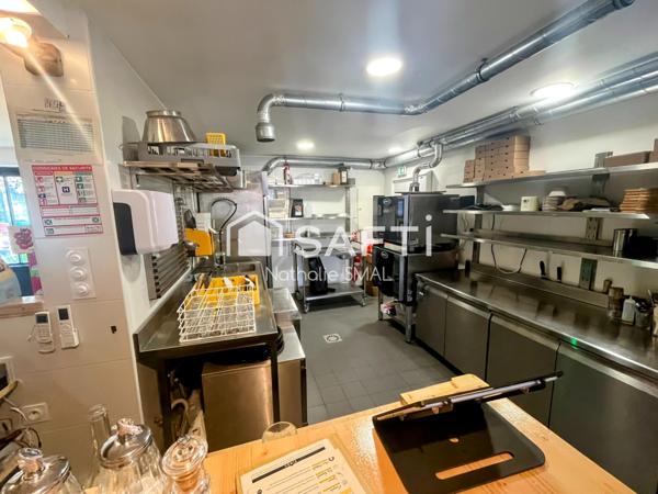 Cadre dépaysant en bord de canal, concept fort et exploitation performante.