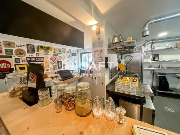 Cadre dépaysant en bord de canal, concept fort et exploitation performante.