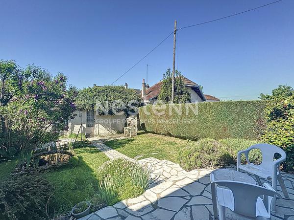 Maison de plain-pied avec jardin et dependance a Morangis (91)