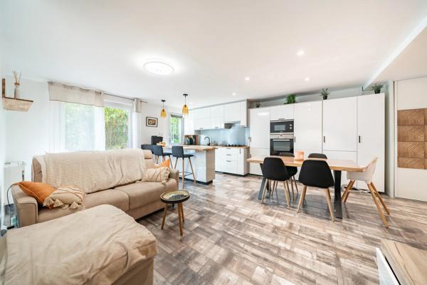 Appartement
         2 pièces
        - 58 m² 260 000 € *