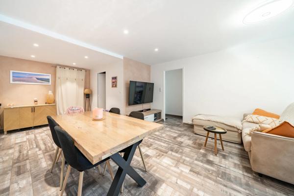 Appartement
         2 pièces
        - 58 m² 260 000 € *