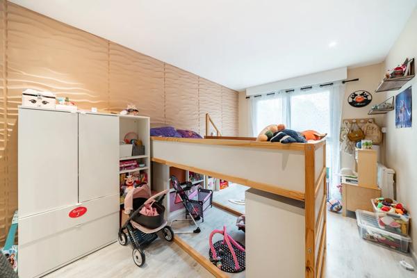 Appartement
         2 pièces
        - 58 m² 260 000 € *