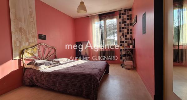 Maison à Nueil-les-Aubiers, 79250 - 9 pièces 153m²