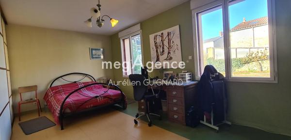 Maison à Nueil-les-Aubiers, 79250 - 9 pièces 153m²